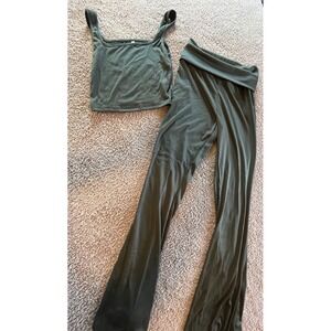 Scacto Womens 2 Piece Lounge Set Olive Green Crop Top Flare Pants Small